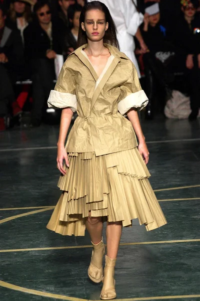 Look 10